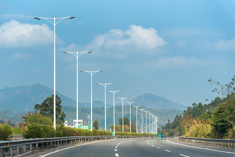 中國(guó)交通報(bào)頭版頭條圖文并茂報(bào)道我省高速通車(chē)總里程突破8000公里