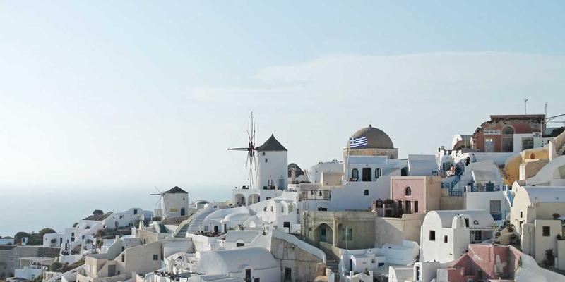 从原石到腕间艺术：深度揭秘高端翡翠手镯的切割、取料与制作全流程